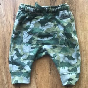 Dinosaour print army pattern pants